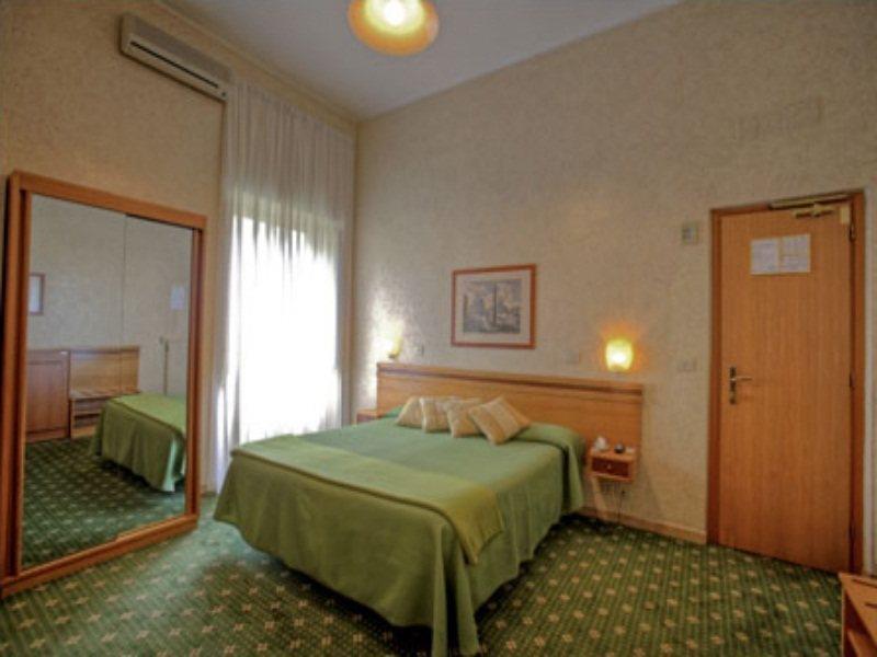 Hotel Embassy