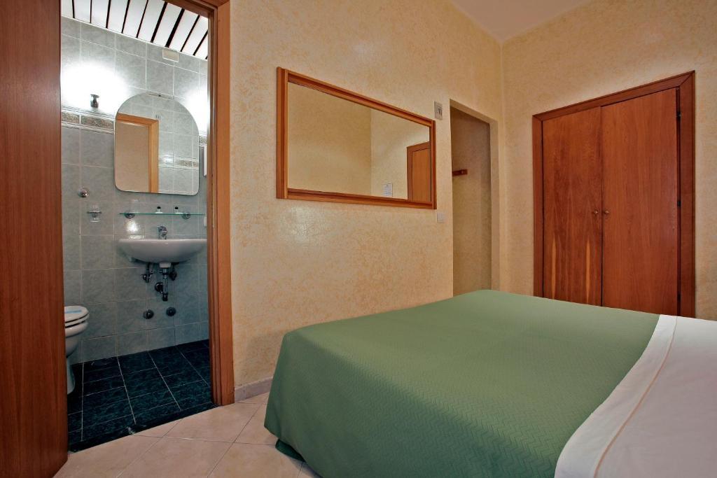 Embassy Hotel 3*