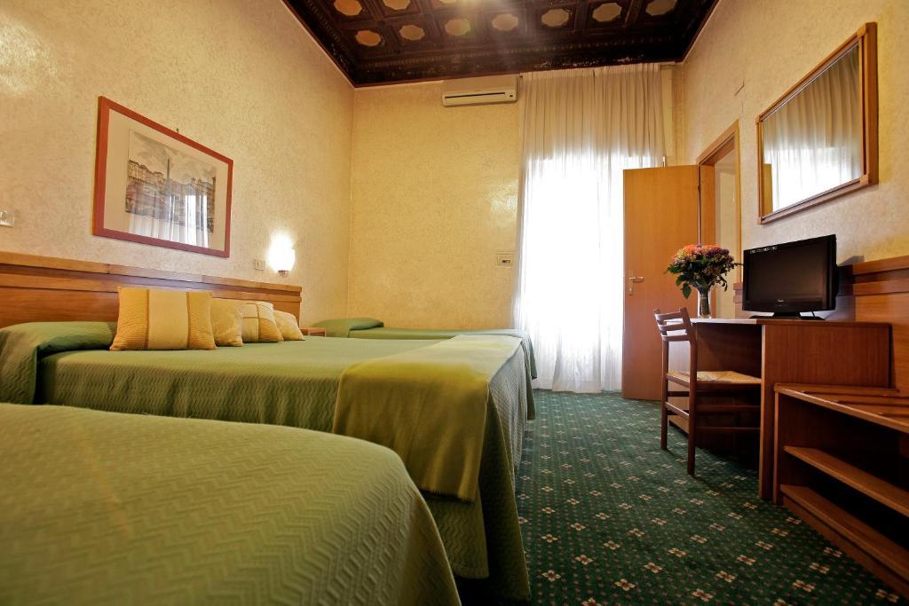 Hotel Embassy 3*