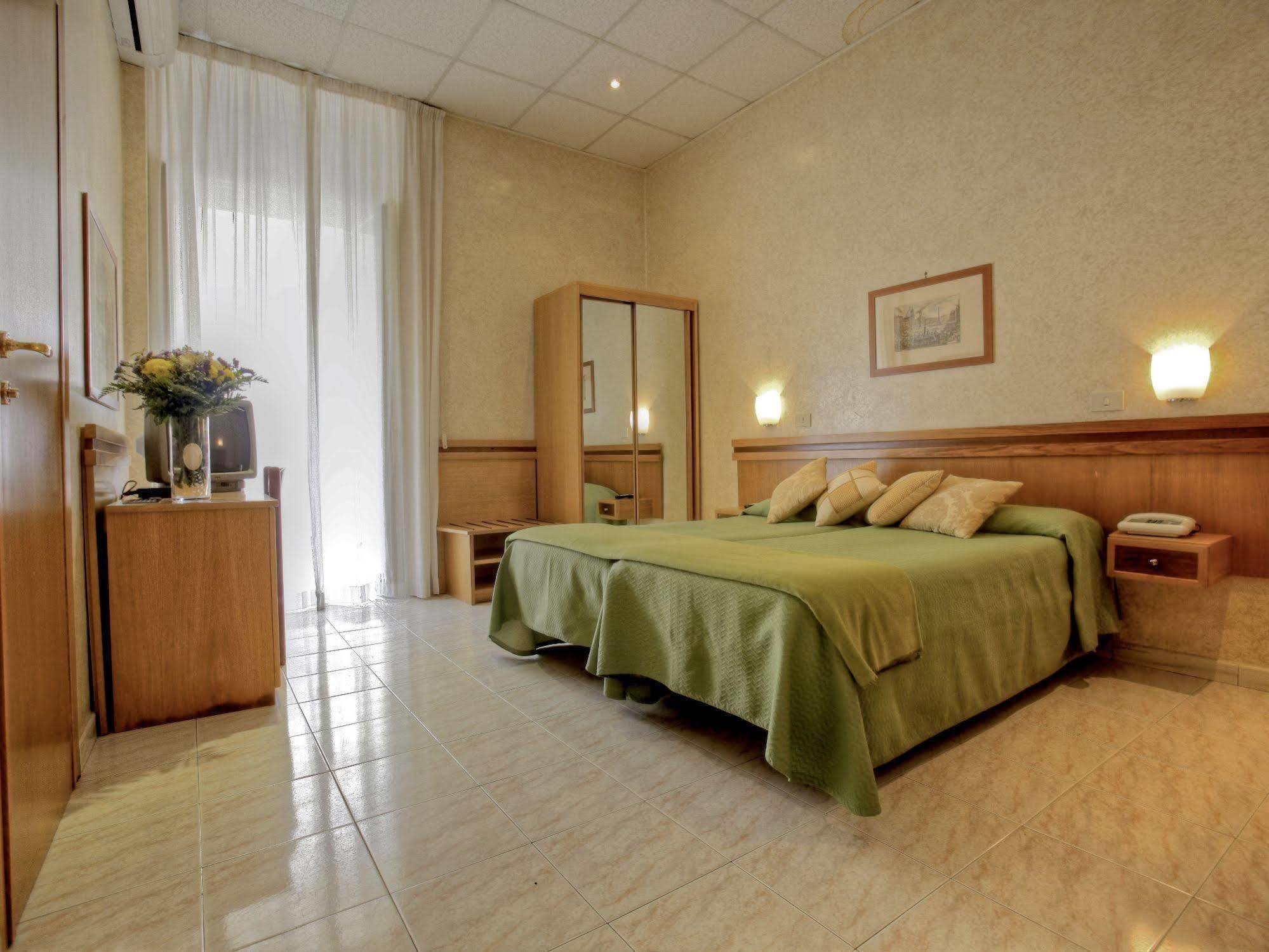 Hotel Embassy 3*